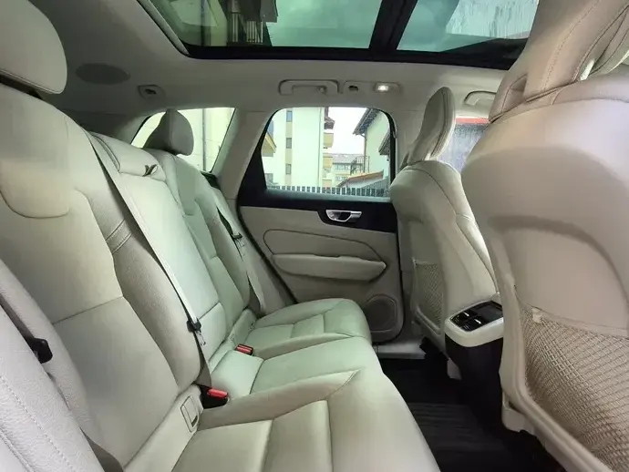 Volvo XC 60 II B5 MHEV AWD Inscription