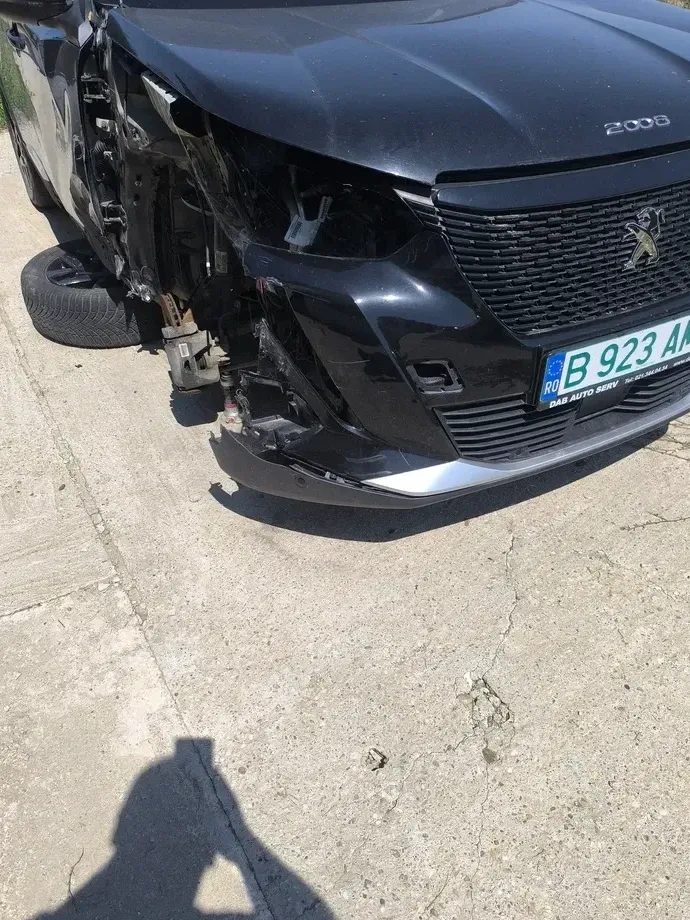 Peugeot 2008 II e-2008 GT — imagine 5