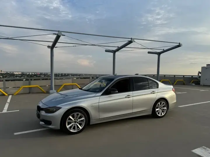 BMW Seria 3 F30/F31/F34 318d Aut. Luxury Line