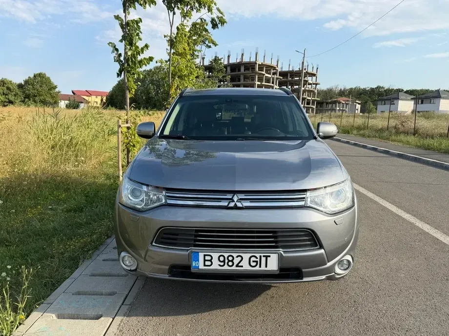 Mitsubishi Outlander III — imagine 3