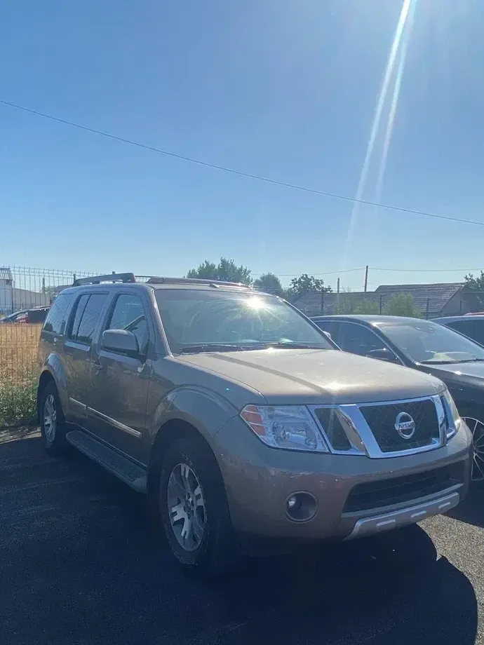 Nissan Pathfinder — imagine 2