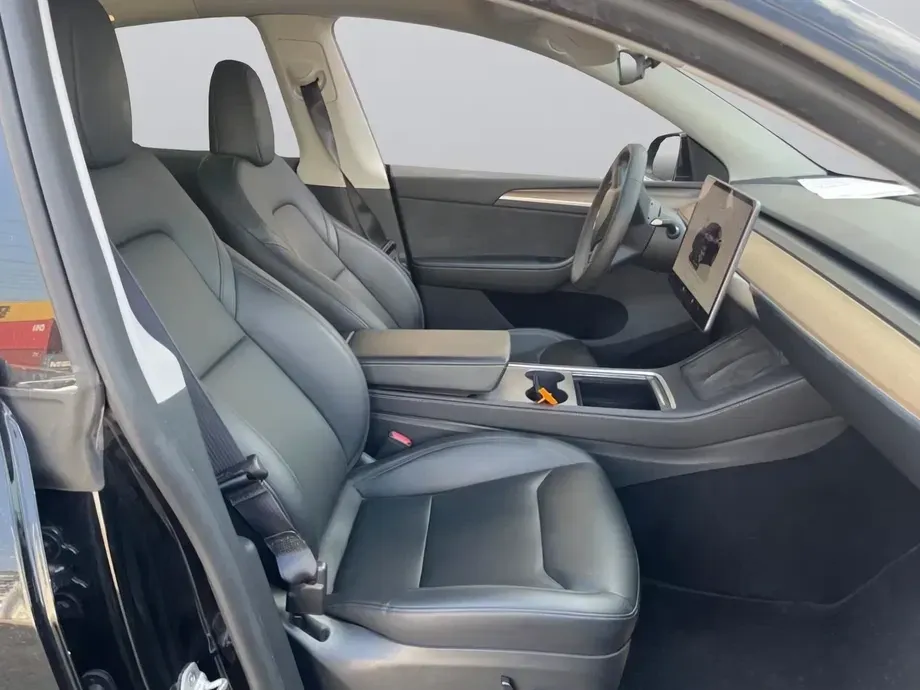 Tesla Model Y Long Range Dual Motor AWD — imagine 6