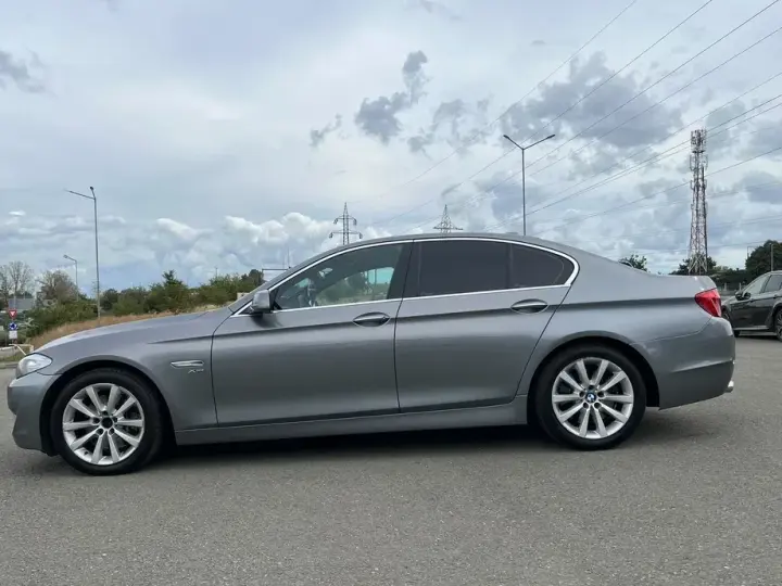 BMW Seria 5 F10/F11/F07 530d xDrive AT