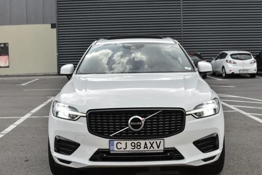 Volvo XC 60 II D4 AWD R-Design — imagine 3
