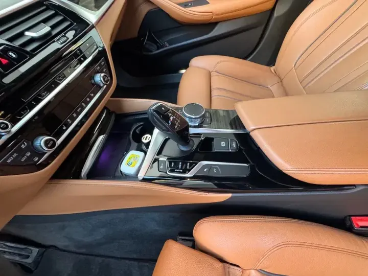 BMW Seria 5 G30/G31 520d Aut. M Sport Edition