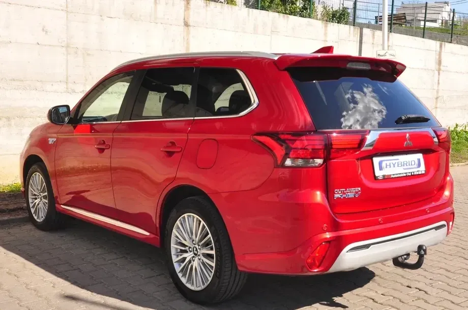 Mitsubishi Outlander III 2.4 4WD CVT Intense — imagine 4