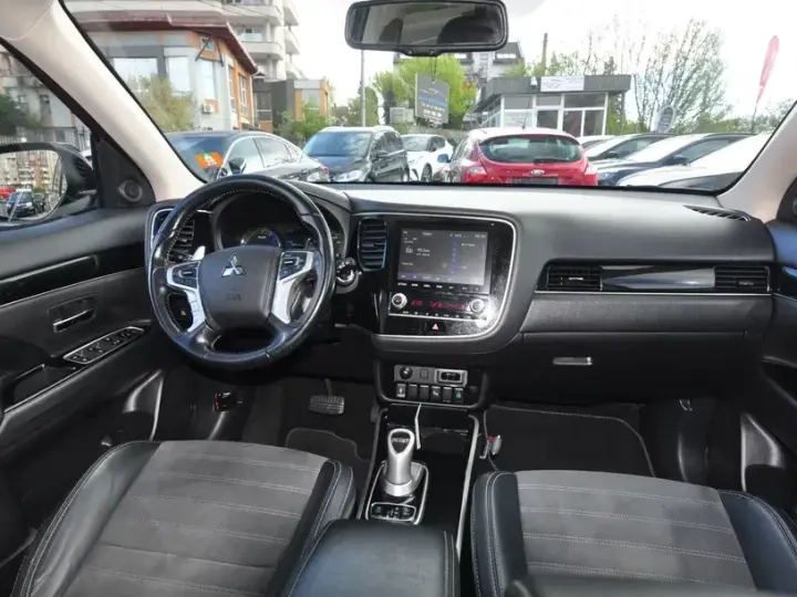 Mitsubishi Outlander III 2.4 4WD CVT Intense