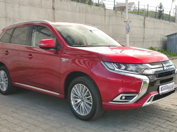 Mitsubishi Outlander III 2.4 4WD CVT Intense