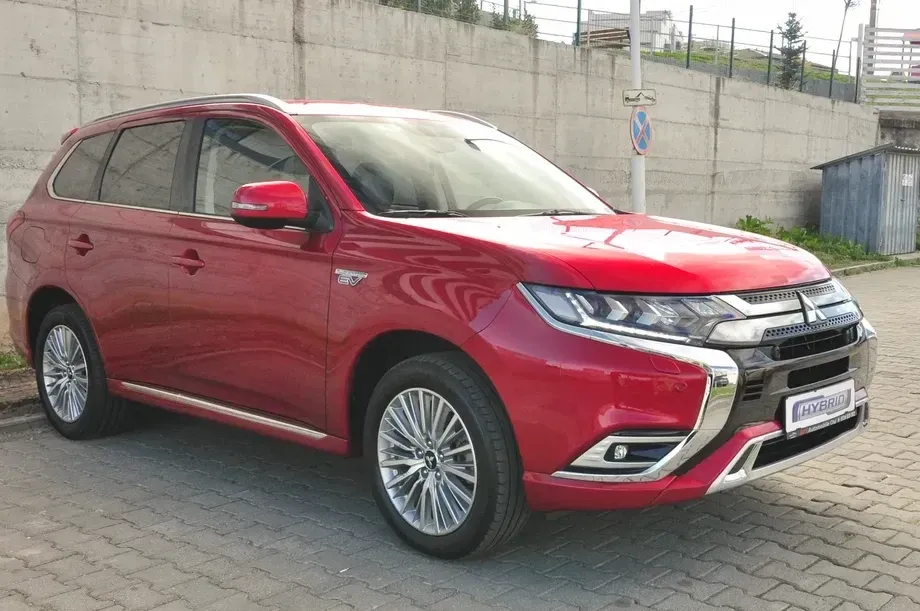 Mitsubishi Outlander III 2.4 4WD CVT Intense — imagine 2