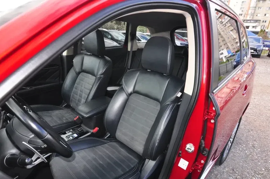 Mitsubishi Outlander III 2.4 4WD CVT Intense — imagine 6