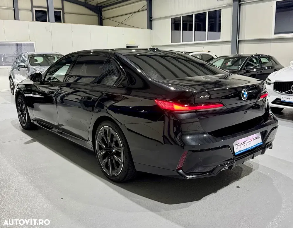 BMW Seria 7 G70 [2022-Prezent] — imagine 4