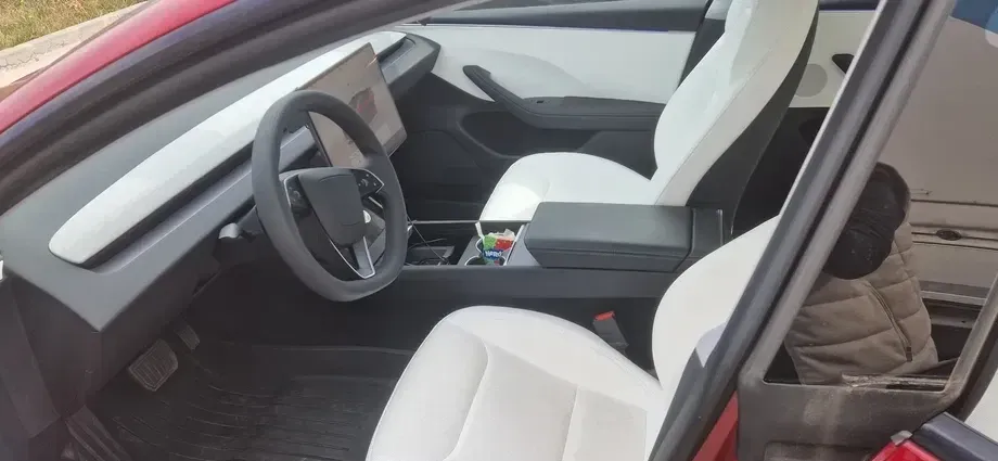 Tesla Model 3 — imagine 2