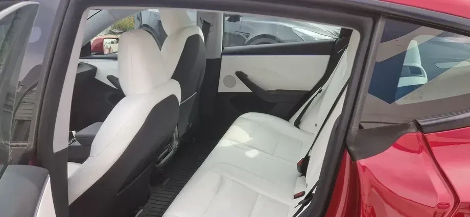 Tesla Model 3 — imagine 3