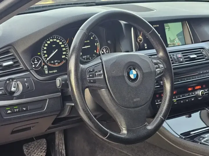BMW Seria 5 520d AT