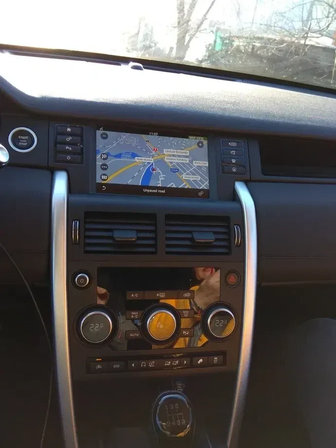 Land Rover Discovery Sport 2.0 l TD4 HSE Luxury — imagine 2