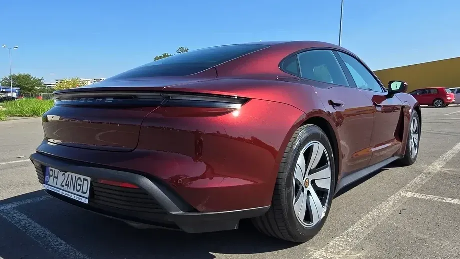 Porsche Taycan 4S Sport — imagine 4