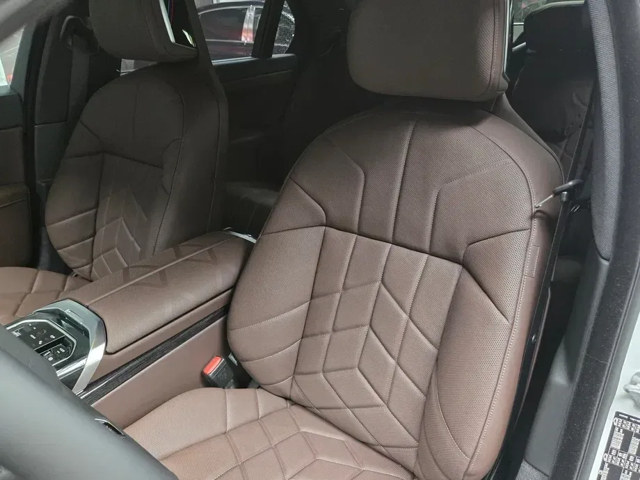 BMW Seria 7 G70 — imagine 6