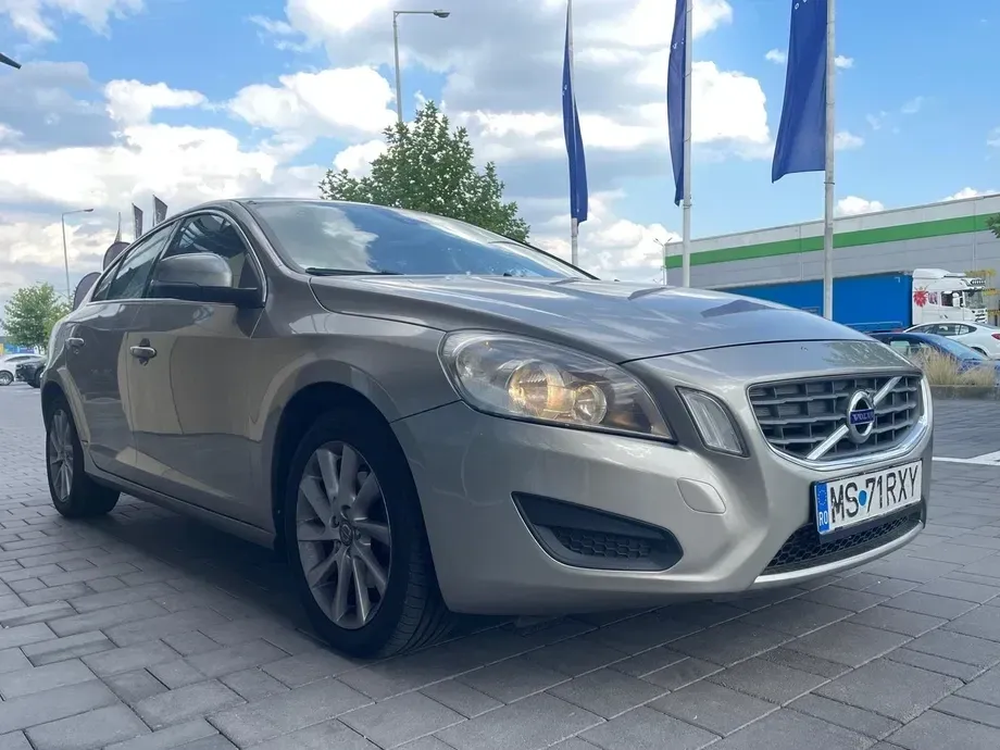 Volvo S60 — imagine 3