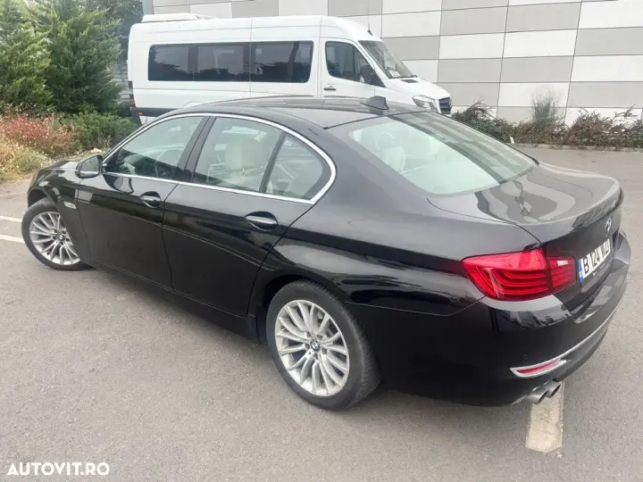 BMW Seria 5 F10/F11/F07 [2010 - 2017] 530d xDrive AT