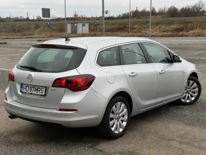 Opel Astra J 2.0 CDTI DPF SportsTourer Edition