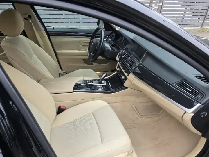 BMW Seria 5 520d xDrive AT