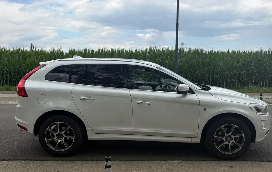 Volvo XC 60 I D4AWD Ocean Race — imagine 4