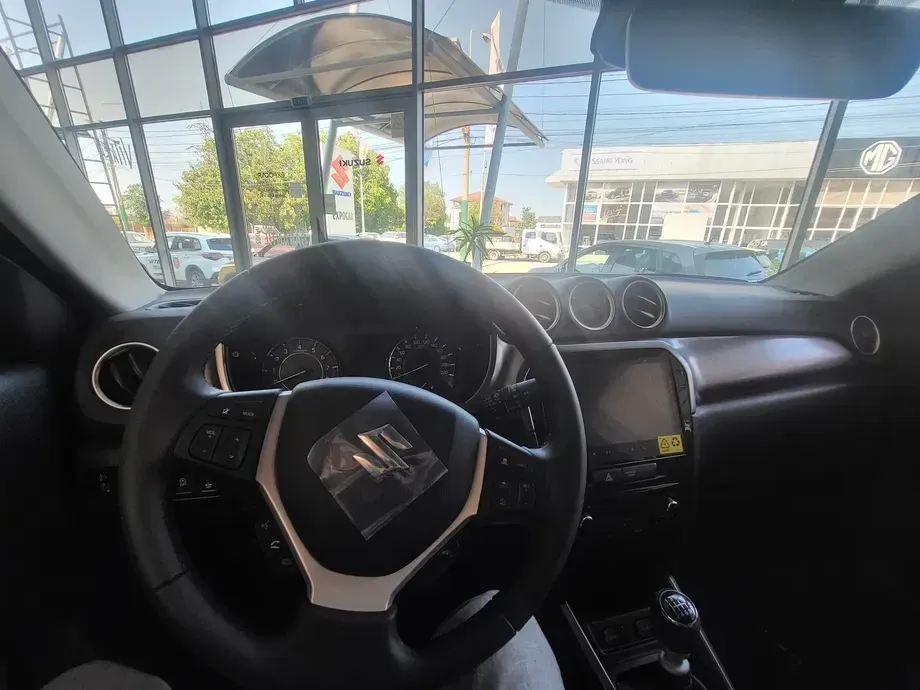 Suzuki Vitara 1.4 Boosterjet 6MT MHEV Cool — imagine 4
