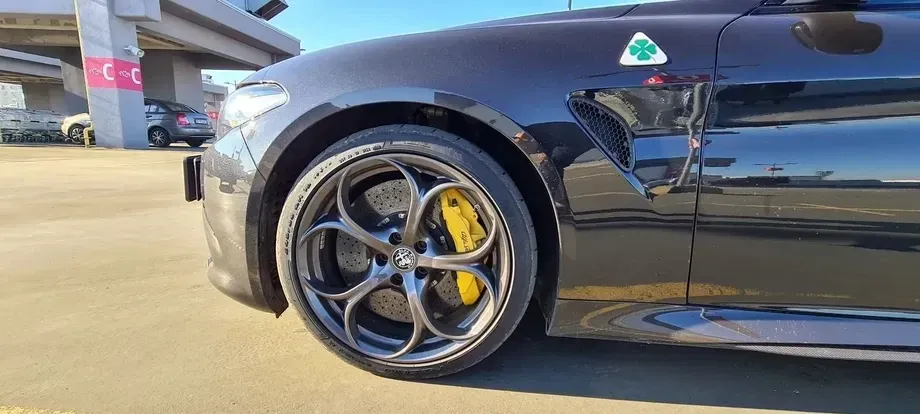 Alfa Romeo Giulia 2.9 Turbo RWD AT8 Quadrifoglio — imagine 2