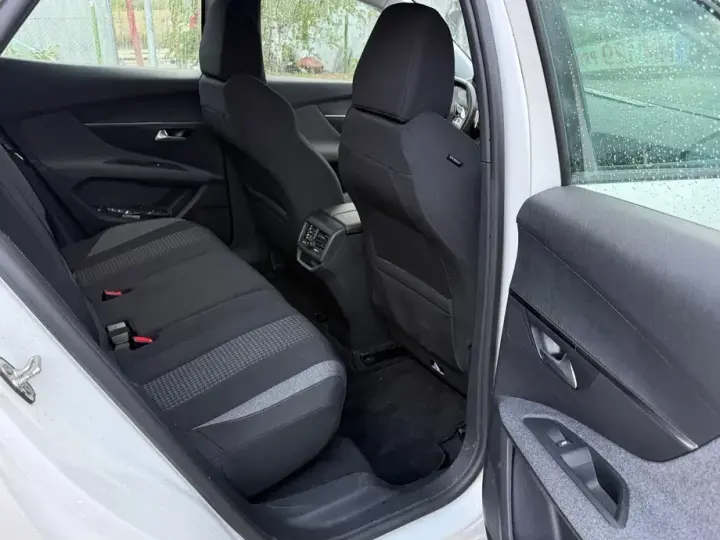 Peugeot 3008 II 1.5 BlueHDI 130 S&S EAT8 Allure