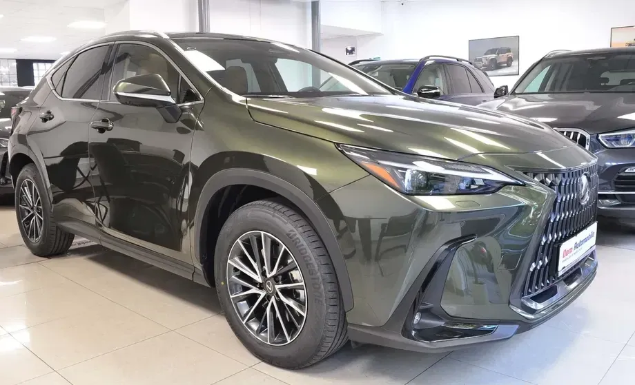 Lexus NX II 450h+ E-FOUR Executive Line — imagine 3