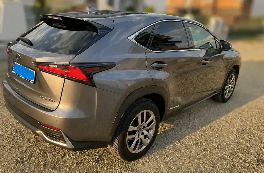 Lexus NX I 300h AWD Executive Plus — imagine 5