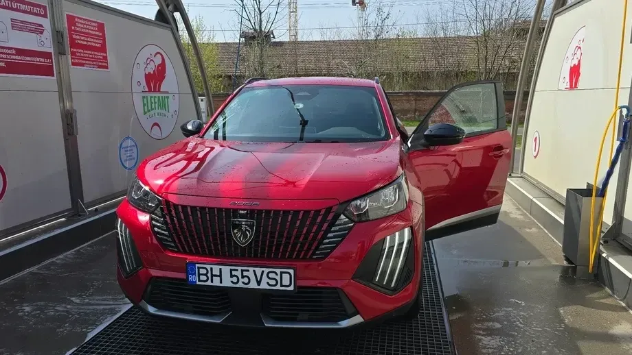 Peugeot 2008 II 1.2L e-DCS6 MHEV Allure — imagine 2