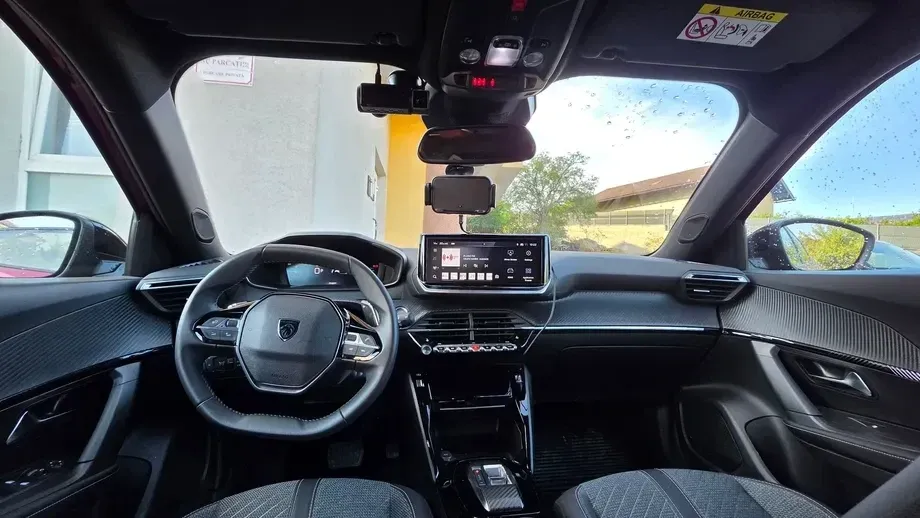 Peugeot 2008 II 1.2L e-DCS6 MHEV Allure — imagine 5