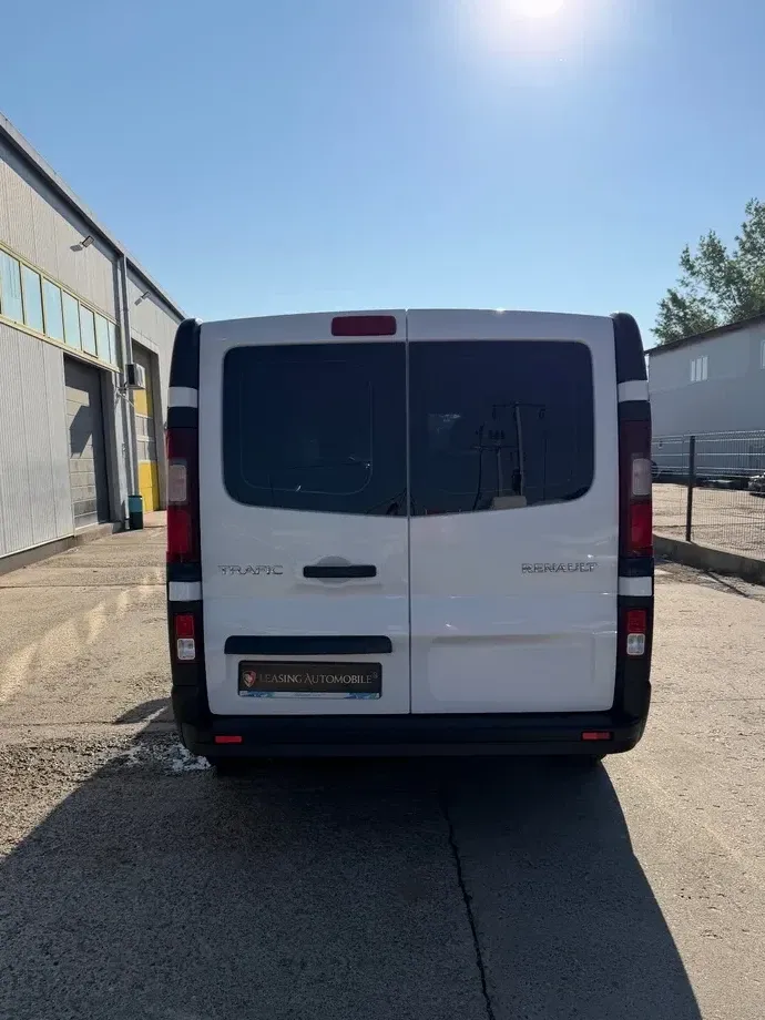 Renault Trafic 2.0 Blue dCi 120 Combi L2H1 8+1 locuri Authentique — imagine 4