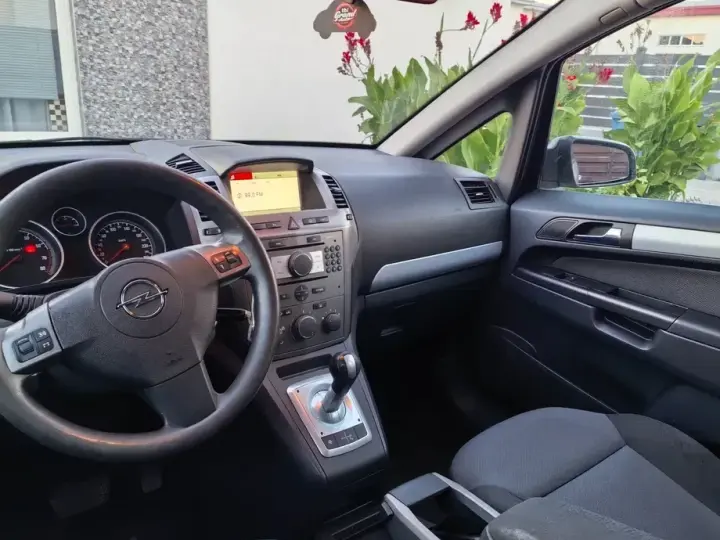 Opel Zafira 1.8 Easytronic Family Plus