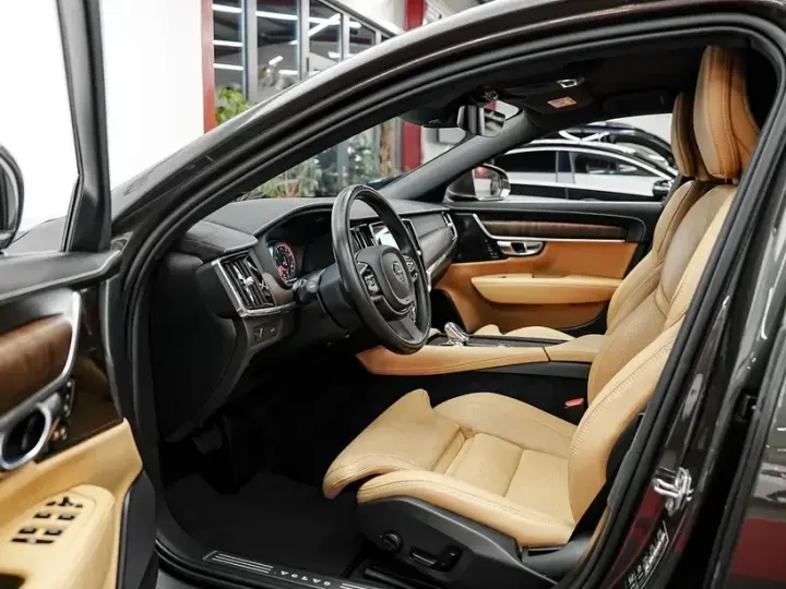 Volvo S90 B4 MHEV AT Plus Bright