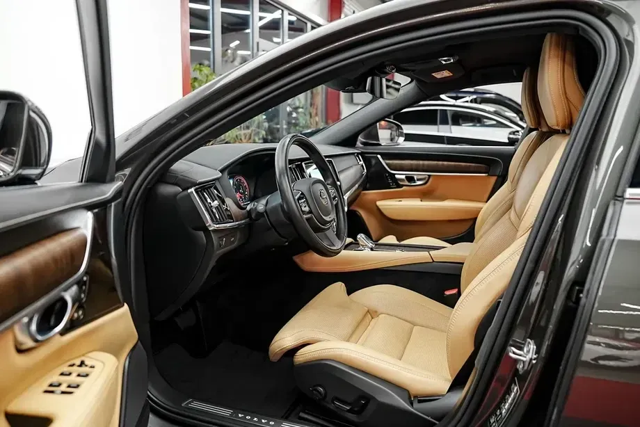 Volvo S90 B4 MHEV AT Plus Bright — imagine 4