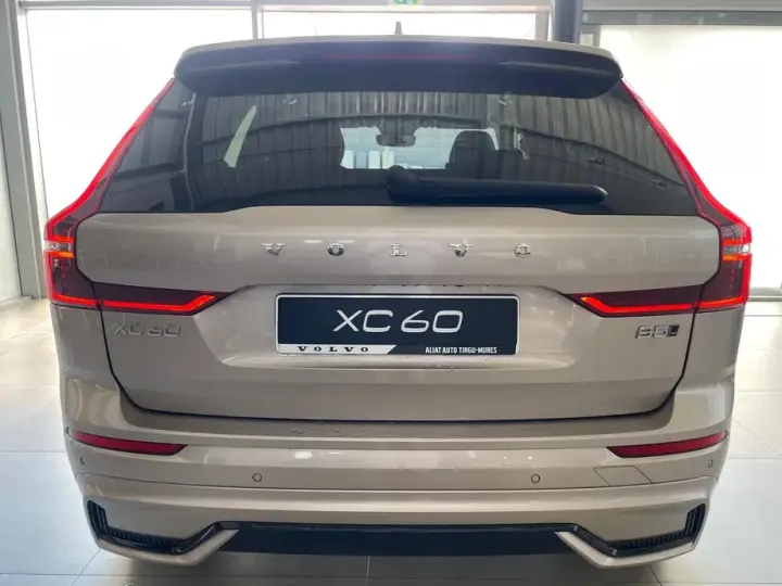 Volvo XC 60 II B5 B AWD Ultra Dark