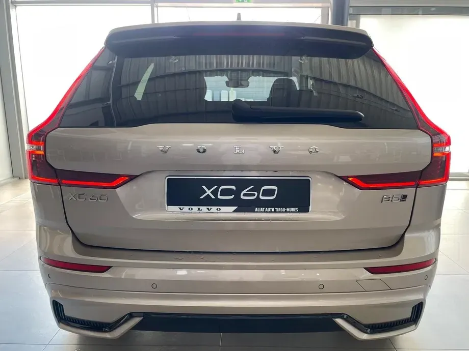 Volvo XC 60 II B5 B AWD Ultra Dark — imagine 6