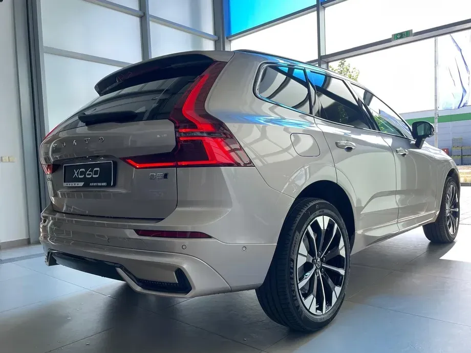 Volvo XC 60 II B5 B AWD Ultra Dark — imagine 5