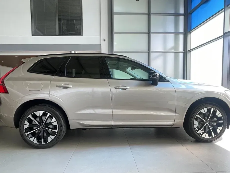 Volvo XC 60 II B5 B AWD Ultra Dark — imagine 4