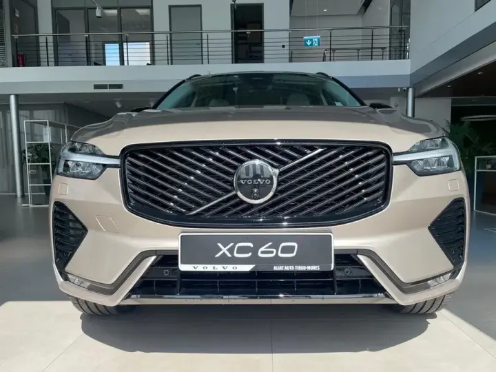 Volvo XC 60 II B5 B AWD Ultra Dark