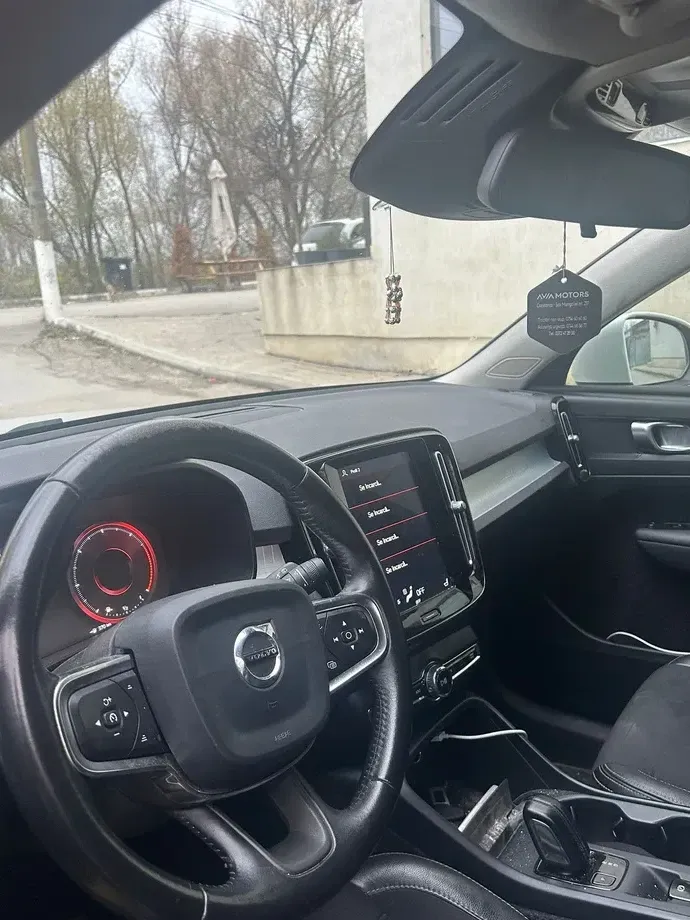 Volvo XC 40 D3 Momentum — imagine 2