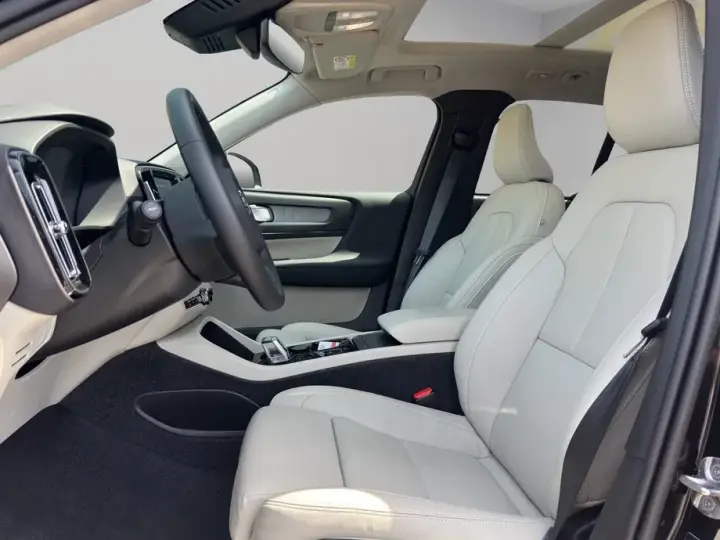 Volvo XC 40 B4 AT FWD MHEV Plus Dark