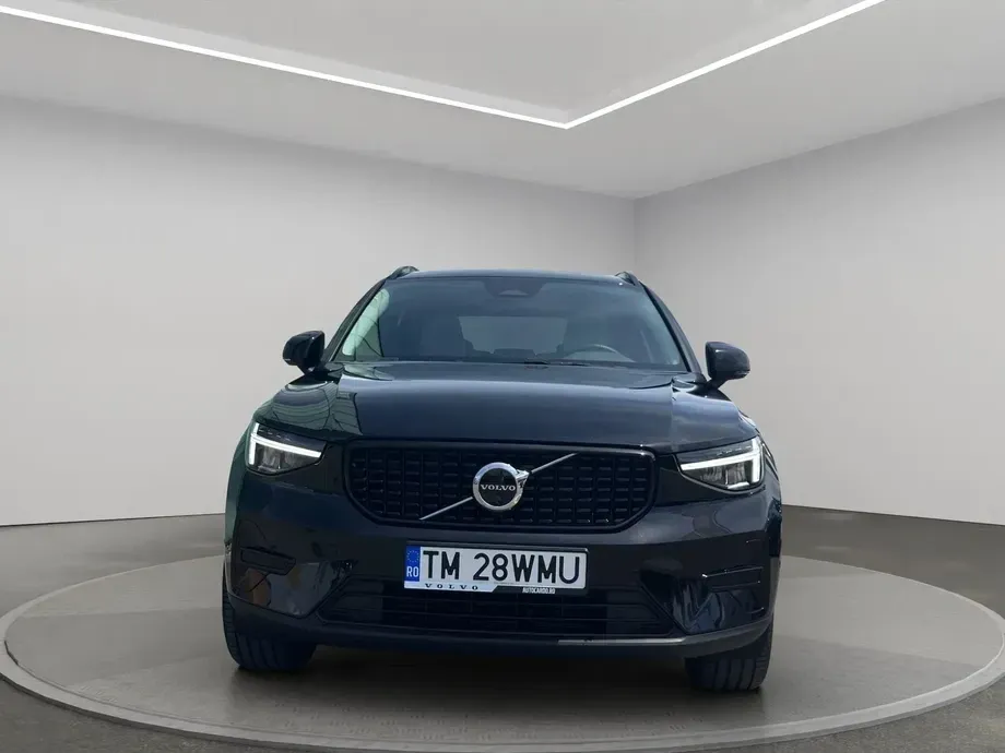 Volvo XC 40 B4 AT FWD MHEV Plus Dark — imagine 4