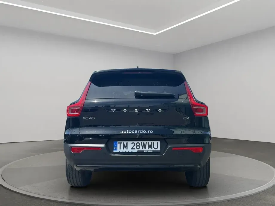 Volvo XC 40 B4 AT FWD MHEV Plus Dark — imagine 5
