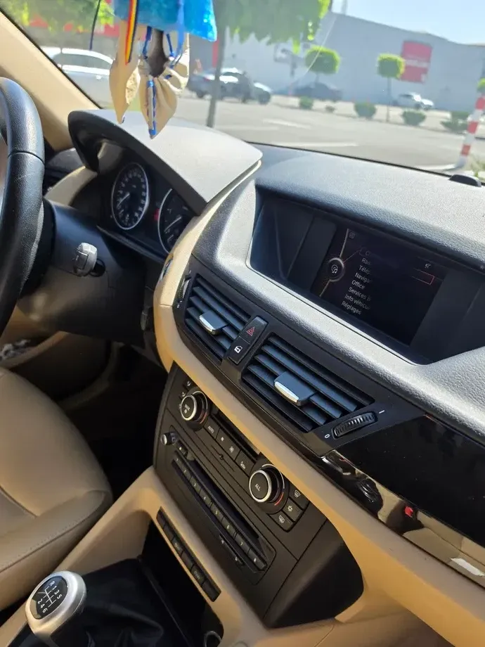 BMW X1 sDrive18d — imagine 5