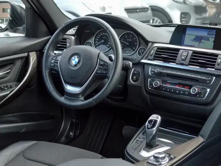 BMW Seria 3 F30/F31/F34 320d xDrive DPF Aut. Edition Sport