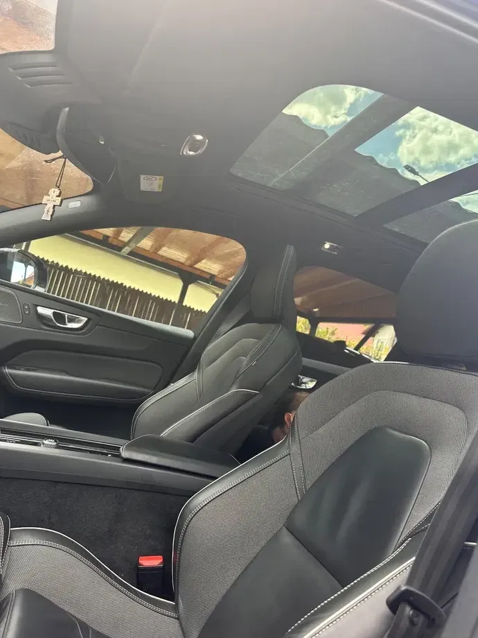 Volvo XC 60 II B4 D AWD Ultimate Dark — imagine 6