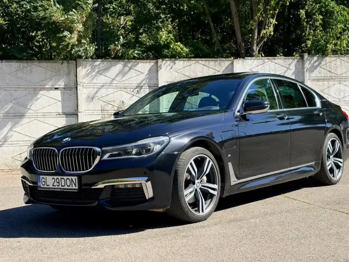 BMW Seria 7 G11/G12 740e iPerformance